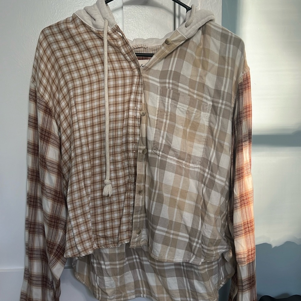 American Eagle Outfitters Plaid Cropped Hoodie Button Up